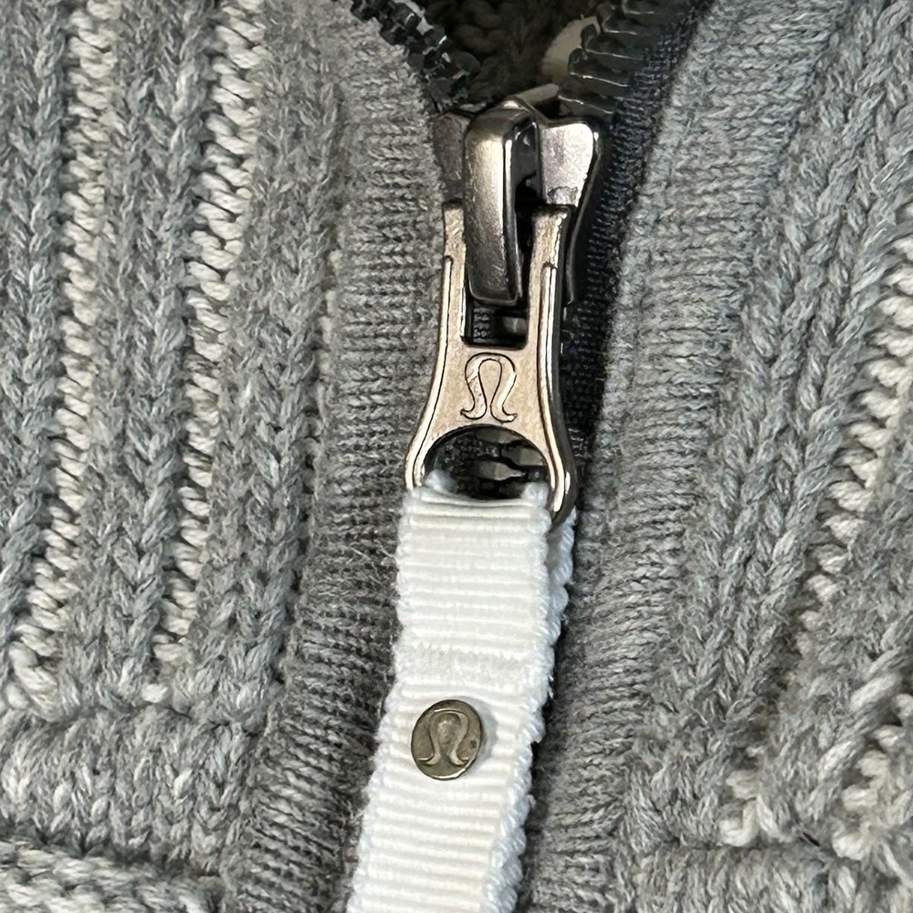 Lululemon Embrace Full Zip Hoodie Scuba Sweater -Gray - Women's Size 4 - EUC!!!! - Picture 4 of 16